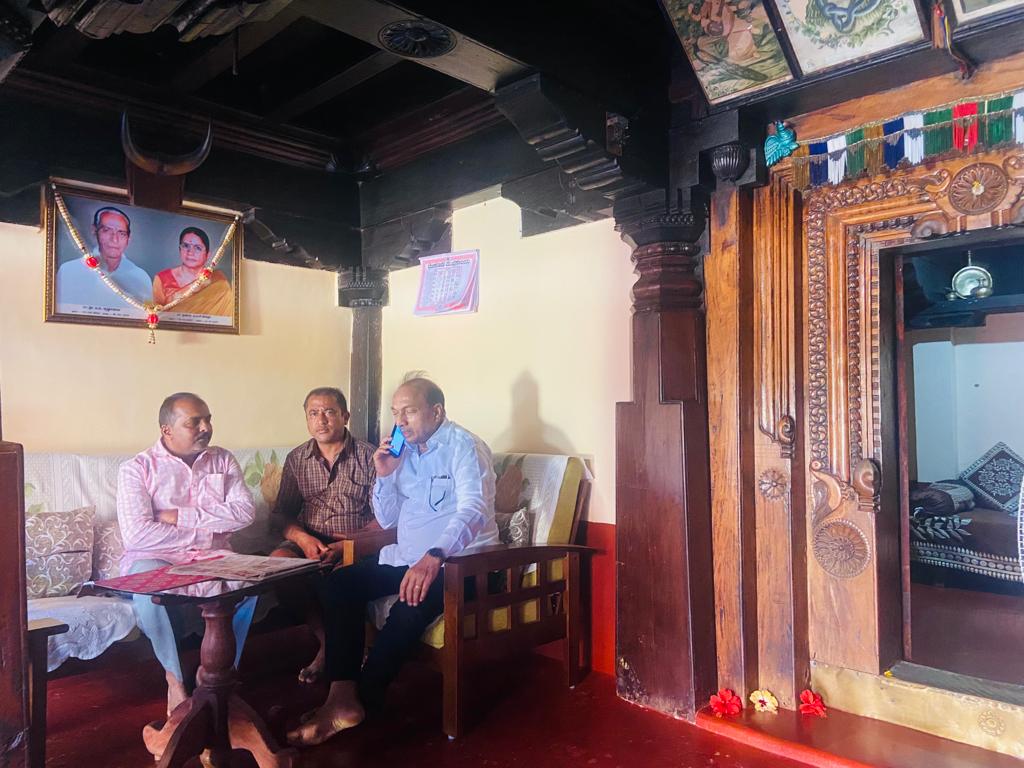 RMManjunathaG57's tweet photo. ಕಾಂಗ್ರೆಸ್ ನಾಯಕರು ಮಾಜಿ ಜಿಲ��ಲಾ ಪಂಚಾಯತ್ ಅಧ್ಯಕ್ಷರಾದ ಕಲಗೋಡ್ ರತ್ನಾಕರ್ ಮನೆಗೆ ಭೇಟಿ ನೀಡಿ ಗೌರವ ಸ್ವೀಕರಿಸಿದೆ.
ಶಿವಮೊಗ್ಗ ಜಿಲ್ಲಾ ಕಾಂಗ್ರೆಸ್ ಕಛೇರಿಯಲ್ಲಿ ತೀರ್ಥಹಳ್ಳಿ ಕಾಂಗ್ರೆಸ್ ಅಭ್ಯರ್ಥಿ ಕಿಮ್ಮನೆ ಕಿಮ್ಮನೆ ರತ್ನಾಕರ್ ಅವರೊಂದಿಗೆ ಸುದ್ದಿಗೋಷ್ಠಿ ನಡೆಸಲಾಯಿತು. https://t.co/93EE4JnpkB