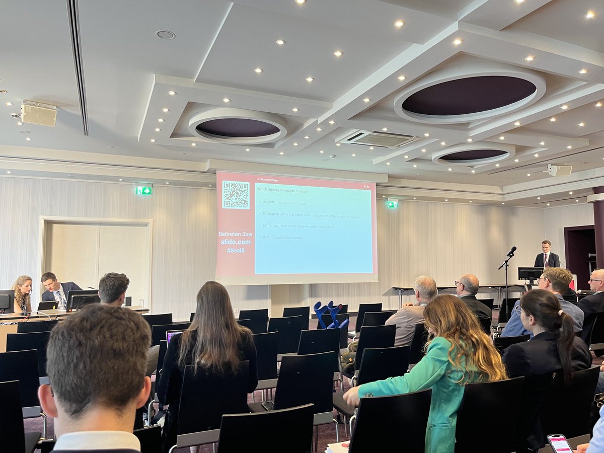 FSchindhelmMD's tweet photo. Spannendes #YoungTopic zur interventionellen Klappentherapie mit cooler Einbindung des Publikums mittels TED-Quiz in der @YoungDgk-Session mit #ProfBaldus
@DGK_org @Hannah_Billig_ @Kardiophil @realdocdan #DGKJahrestagung #CardioTwitter https://t.co/y1bLLXxcY3