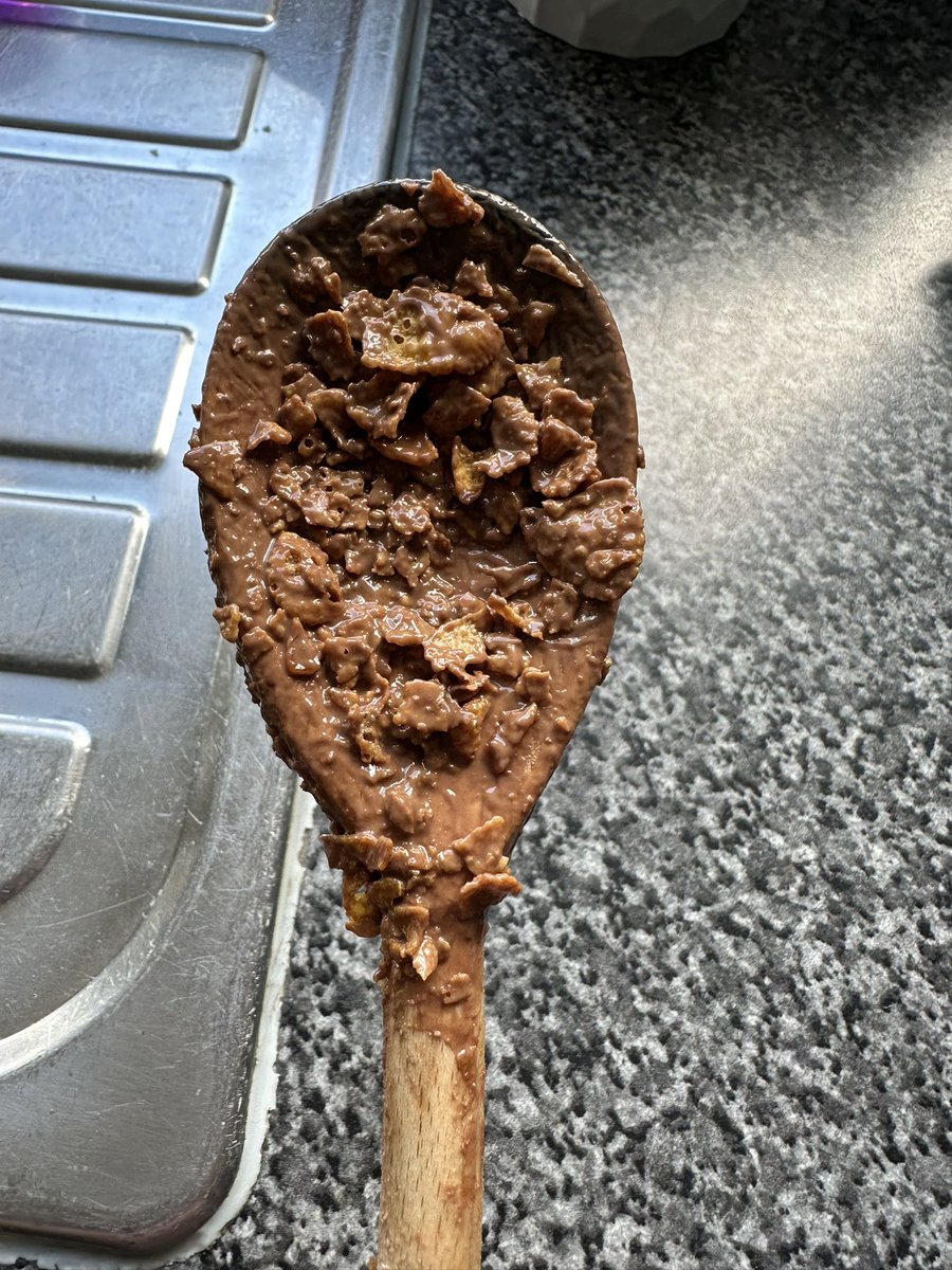 ArlArse666's tweet photo. Just made some #CornflakeCakes with me Granddaughter and her mate.
both are now fuming as i got off with the big spoon
#EasterProblems https://t.co/wbUrTVSXMh