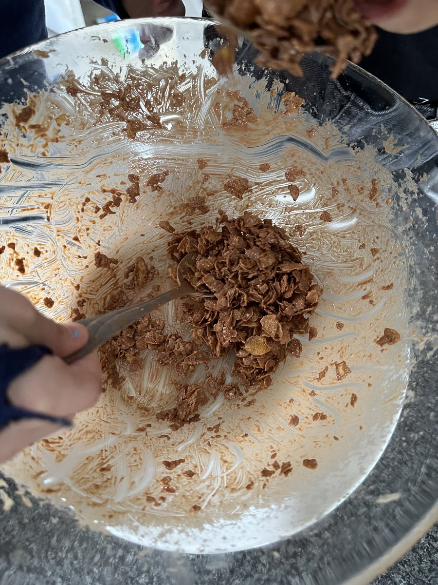 ArlArse666's tweet photo. Just made some #CornflakeCakes with me Granddaughter and her mate.
both are now fuming as i got off with the big spoon
#EasterProblems https://t.co/wbUrTVSXMh