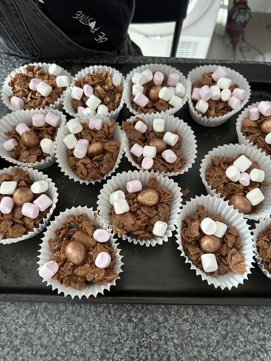 ArlArse666's tweet photo. Just made some #CornflakeCakes with me Granddaughter and her mate.
both are now fuming as i got off with the big spoon
#EasterProblems https://t.co/wbUrTVSXMh