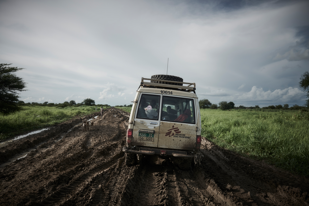Outbreaks of violence and the rainy season leave roads muddy, becoming an uphill task for MSF teams to reach people in the #Abyei Special Administrative Area, making it even harder for communities to access healthcare. bit.ly/3GHTUQa