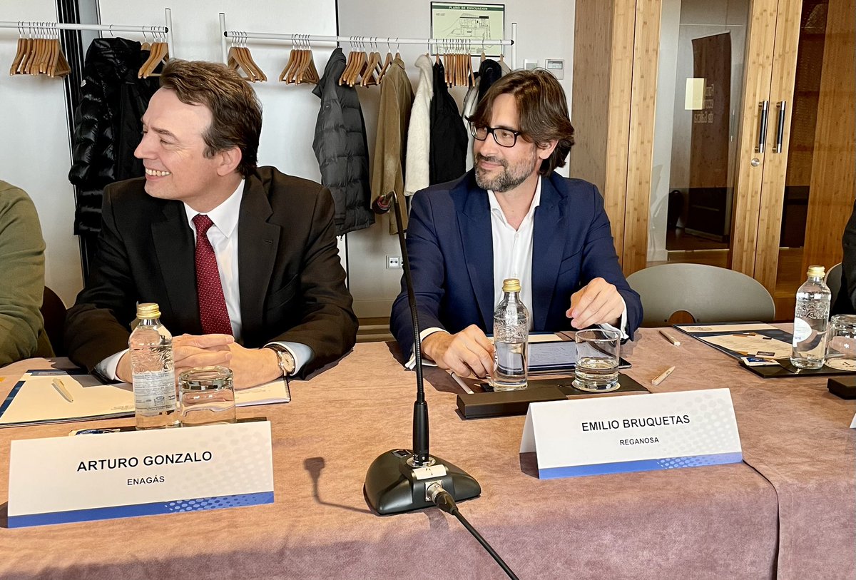 ForoEcoGalicia's tweet photo. Sesión de tarde XII Reunión Anual Foro Económico de Galicia. Abre a mesa de Transición Enerxética Arturo Gonzalo de Enagás.
#foromuxia
#Gas
#enerxia @enagas @Reganosa @SantiagoLagoP
@Naturgy https://t.co/Q082VcFO1g