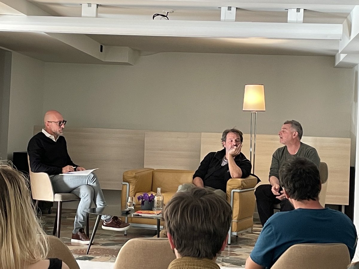 CasellArte's tweet photo. Hier mercredi 12 avril nous recevions Pierre Salvadori et Benoît Graffin pour une rencontre autour de la co-écriture, animée pr @laurent_herin !
Cette #masterclass a été organisée à l’occasion de la résidence d’écriture de scénario de @casellarte à #venaco https://t.co/iCSdvg1fEq