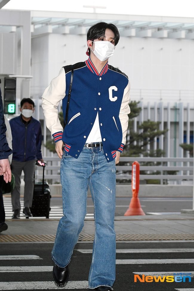 リサもこのCELINEのスタジャンで 空港に来てたんだった！ ほんと