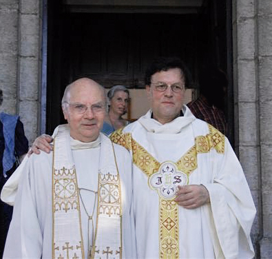 BernardDuvert's tweet photo. Hommage fraternel pour de si bons souvenirs avec l'ami Jacques Gaillot, qui a su se rendre présent dans l'accompagnement sacerdotal du Père Marie Bernard pendant plus de 25 ans.
#jacquesgaillot #bernardduvert #hommage https://t.co/IEBIyMM7OE