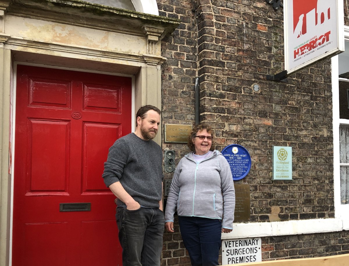 jamesherriot's tweet photo. It was fantastic to welcome Sam West @exitthelemming  (who plays Siegfried Farnon) to the World of James Herriot here in #Thirsk! https://t.co/EWma1L0kOc
Sam kindly made this Herriot fan's day!
#samuelwest #acgas #allcreaturesgreatandsmall #jamesherriot #yorkshire #herriotcountry https://t.co/UEC9psbfpX