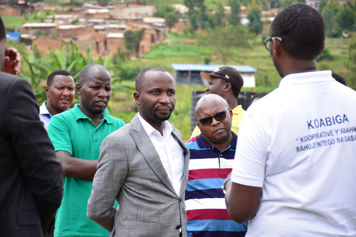 HoReCo_Rw's tweet photo. Today, the Minister of Agriculture @Ilde_Musafiri, The director General of RAB @T_Ndabamenye and CEO of HoReCo @RBucyana along with other government institutions responsible for agriculture, visited the Nyagisenyi-Rufigiza Irrigation Schemes. https://t.co/YiXuu9Mqig