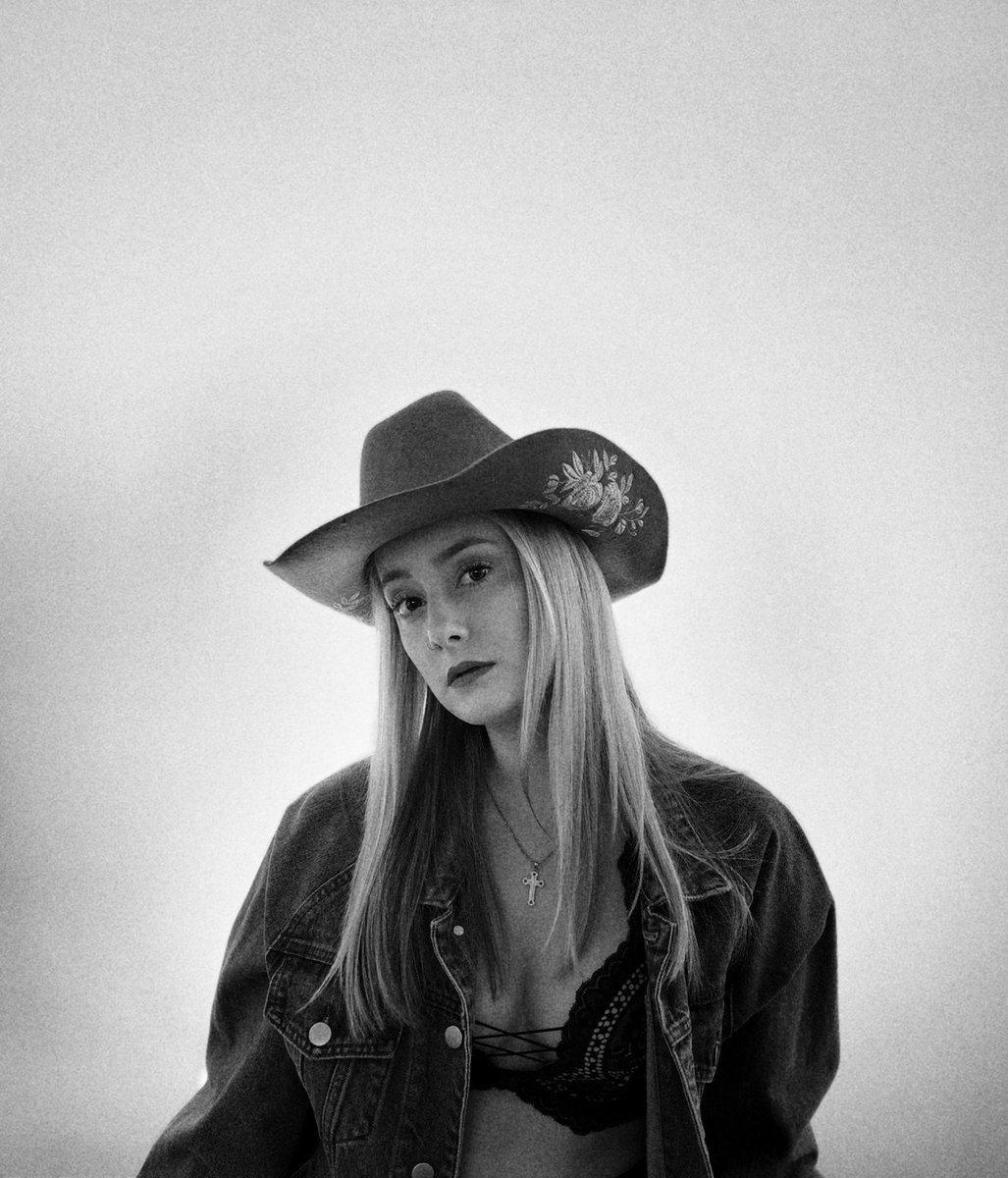 EmilyClairMusic tweet media