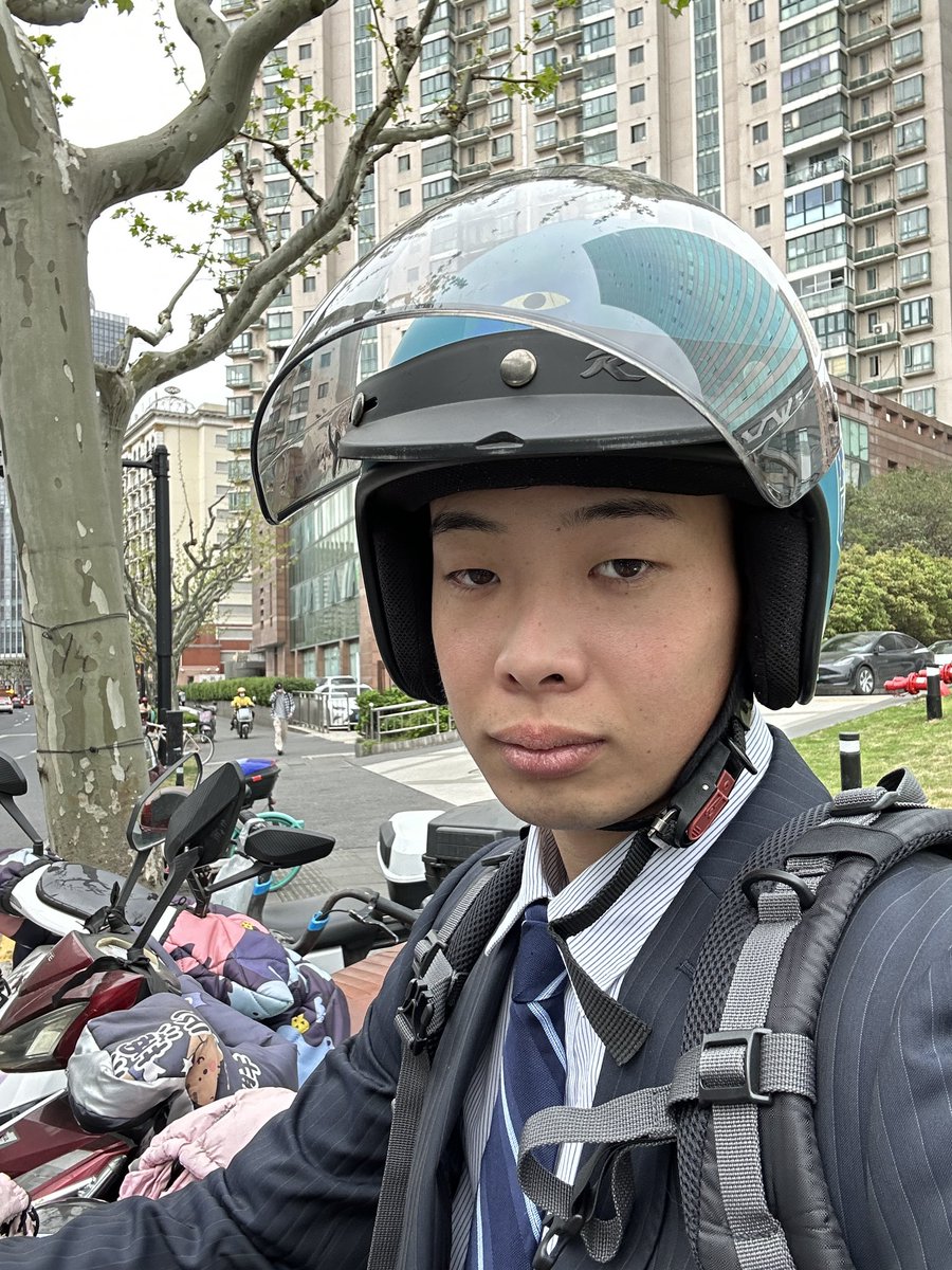 massu_ae's tweet photo. 中国は電気バイクで出勤 https://t.co/YPArGyrAB4