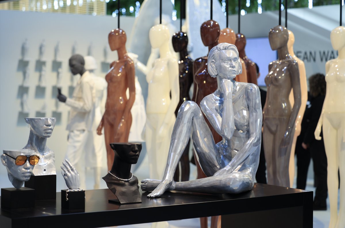 WindowFrance's tweet photo. Our new ICEBERG aluminum finish presented @euroshoptradefair on our FACETED mannequins🤍

#newfinish #facetedmannequin #displaydecor #displaymannequin #fashion #euroshop2023 #euroshop #windowfrance #silver #windowfrance #windowmannequins https://t.co/cyeIzQ0Ylf