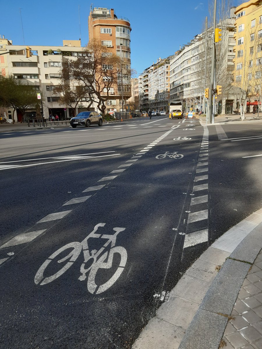 AugustaBici's tweet photo. Això ja gairebé ho tenim a tocar!!!
El 19 d'abril de fa 3 anys vam fer la 1a Bicicletada confinada de la història. Enguany, aviat podrem anar cada dia en bici per Via Augusta!!!
Visca!!!!
🚲🚲🚲🚲🚲🚲 https://t.co/ftKcvlIqTe