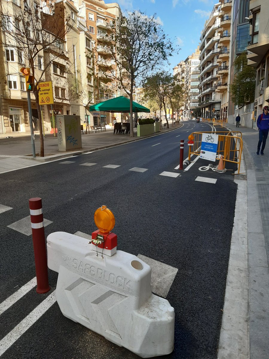 AugustaBici's tweet photo. Això ja gairebé ho tenim a tocar!!!
El 19 d'abril de fa 3 anys vam fer la 1a Bicicletada confinada de la història. Enguany, aviat podrem anar cada dia en bici per Via Augusta!!!
Visca!!!!
🚲🚲🚲🚲🚲🚲 https://t.co/ftKcvlIqTe