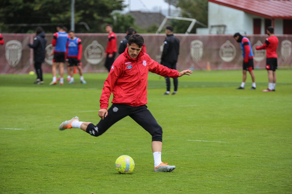CDeportivoLugo's tweet photo. ⚽️➡️😃

@JuanpeJM6, cada vez máis preto de volver aos terreos de xogo 🥰

#ForzaLugo https://t.co/dd7t6kPAQY
