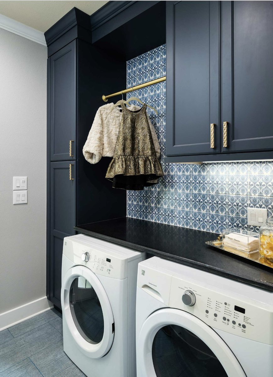 ProfyListAI's tweet photo. Laundry room 🧺 fresh ideas. What do you like? #hone #remodel #remodeling #laundryroom https://t.co/337WcPxOx2