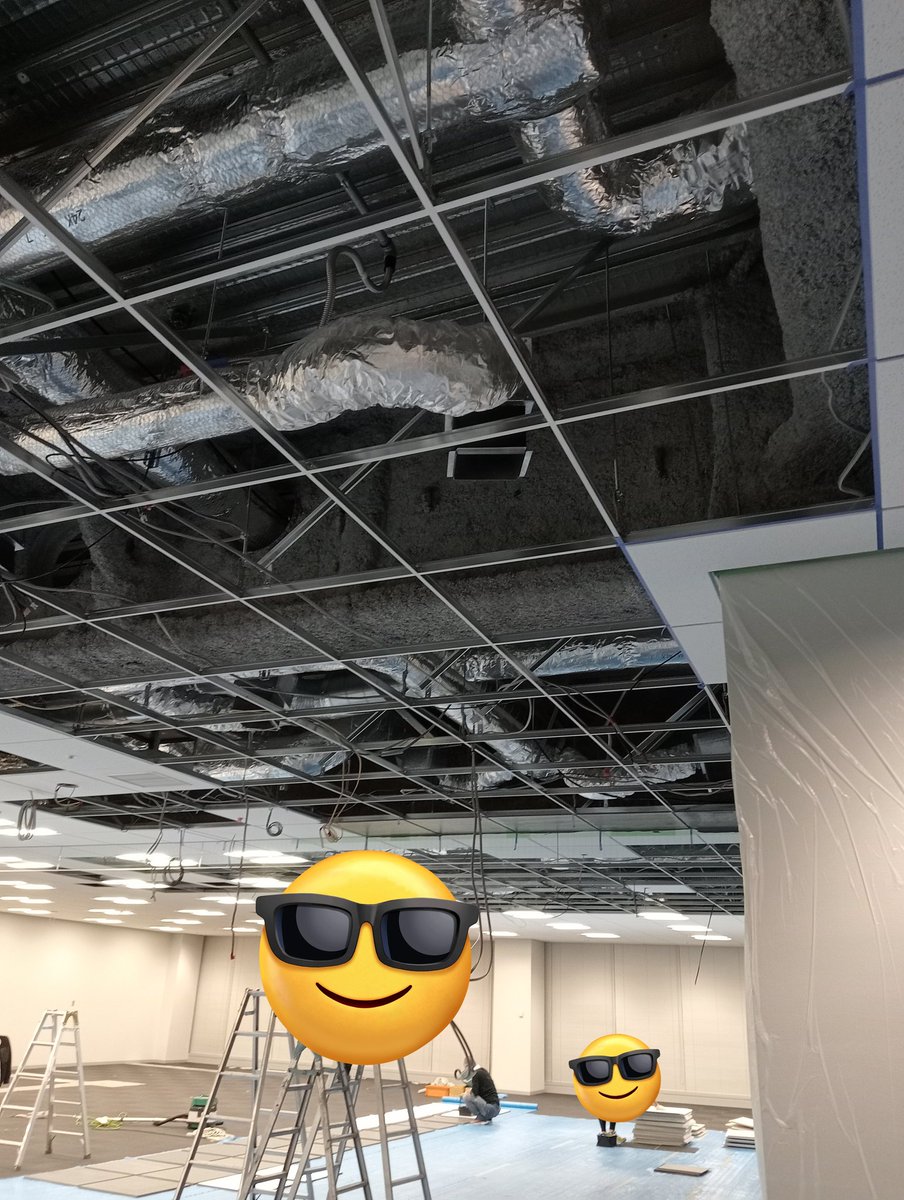 kitai_corp's tweet photo. こんばんは🌛

都内某所にて塗装作業中です‼️

事前に天井材を取っておいたので、
順調に進んでます👊

約80㎡程度の塗装になります🫡

朝までに終わらせます💪💪💪

 #東京営業所
 #オフィス
 #内装工事
 #塗装
 #OAフロア https://t.co/xMV9Eu3CTa