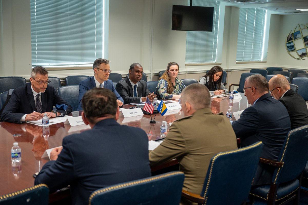 DOW_Policy's tweet photo. Great to meet with the Defense Minister of Bosnia and Herzegovina @Zukan_Helez to discuss our strong bilateral defense partnership, and his country’s defense modernization goals. 🇺🇸🇧🇦 More: https://t.co/FlQeDLykaE https://t.co/KN5ambFOY0