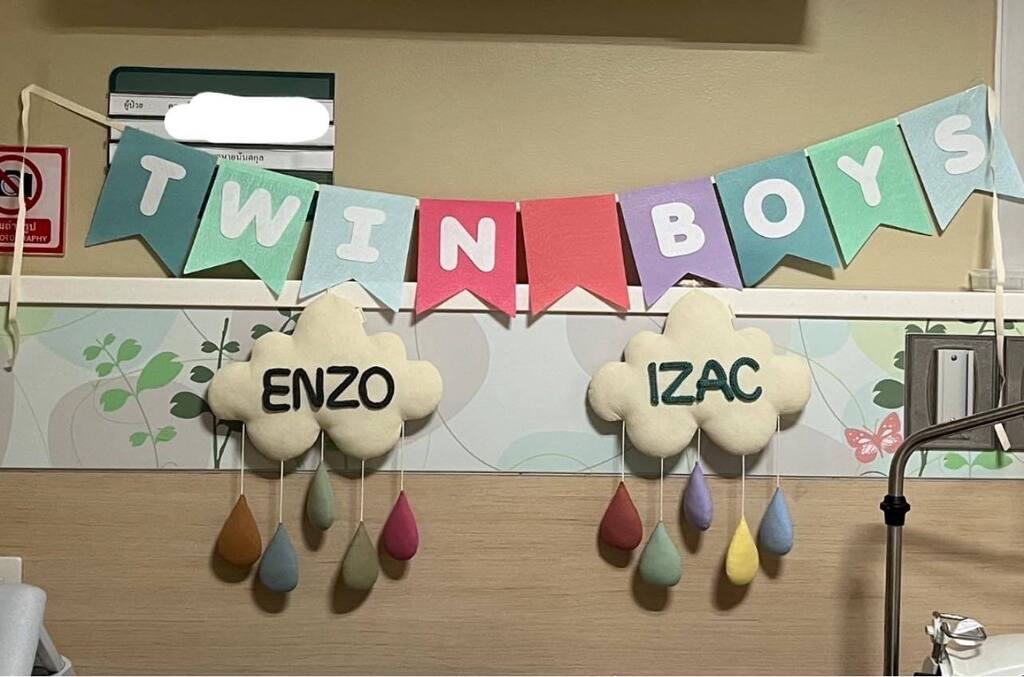 seph33's tweet photo. “Hello World!”
Said Enzo &amp; Izac the twin 
เมื่อพี่น้องอยากจะออกมาซ่าแล้ว พ่อแม่ตั้งตัวไม่ทันเลย ขอ mark the date ไว้ก่อนนะ พ่อขอตัวไปทำเอกสารก่อน 😇 https://t.co/e32QOCSetF https://t.co/HjQjPtIh5A