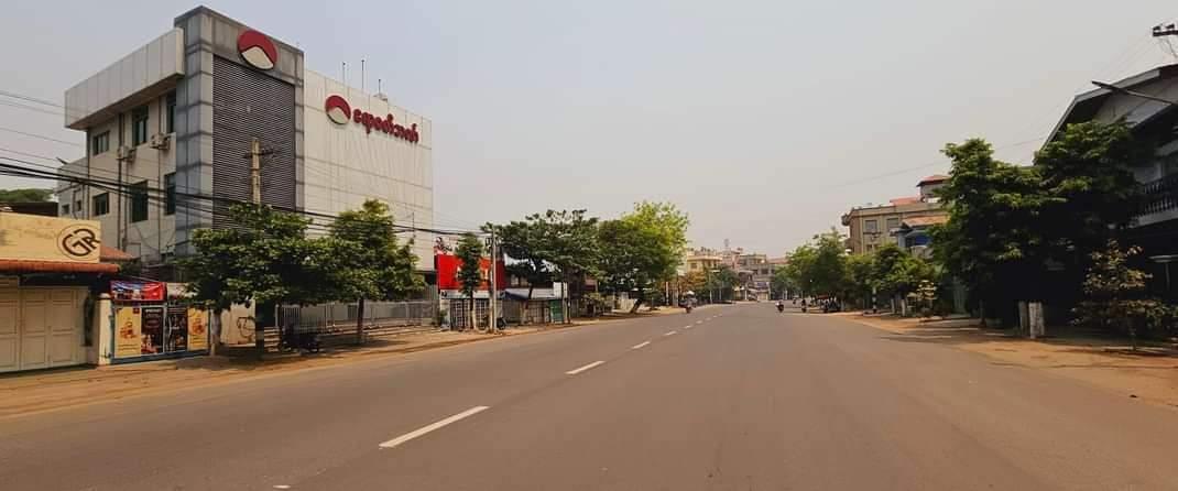 Zzin_Thi's tweet photo. Deserted first day of Thingyan in Yangon. Eventhough, Military junta try to celebrate Thingyan as before, there is no civilians participate across the nation. Mission failed and shame on you, junta! 😆😆
#WhatsHappeningInMyanmar 
#2022April13Coup 
#CrimesAgainstHumanity https://t.co/QBur12ri5a
