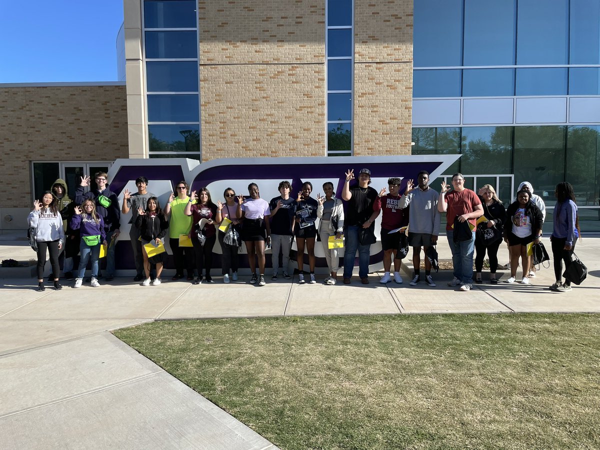 CoachGerhart's tweet photo. First stop on our Texas College Tour: @ACUedu! Special visit by an @LegacyRebels Alumni: Tamil Adele! #GoWildcats #campustour https://t.co/MiJa7kon08