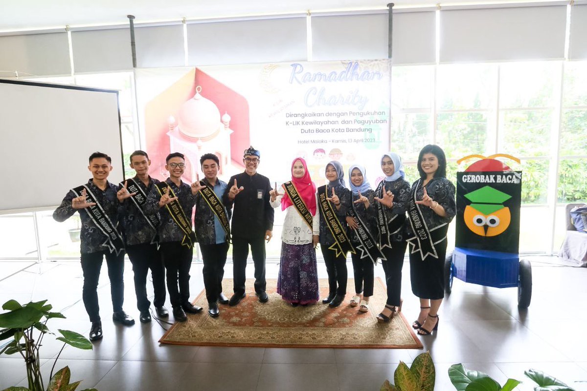 halo_bandung's tweet photo. Ibu Yunimar pun berharap, dengan di aktifkanya K-LIK diseluruh Kecamatan dpt meningaktakan literasi, kewirausahaan, dan program lingkungan di Kota Bandung.

@kangyanamulyana 
@disarpuskotabdg 

#BundaLiterasiKotaBandung #RamadanCharity #BangkitBersamaUntukBandungJuara https://t.co/ZDUuvajdfD