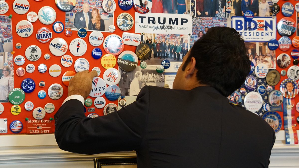 TheNHSenate's tweet photo. New Hampshire Senate Interns got the opportunity to meet with @VivekGRamaswamy during our second 2024 Presidential Candidate visit!
#nhsenate #nh #nhpolitics #FITN #nhseninterns #senateinternship https://t.co/qzi2W8kMhq