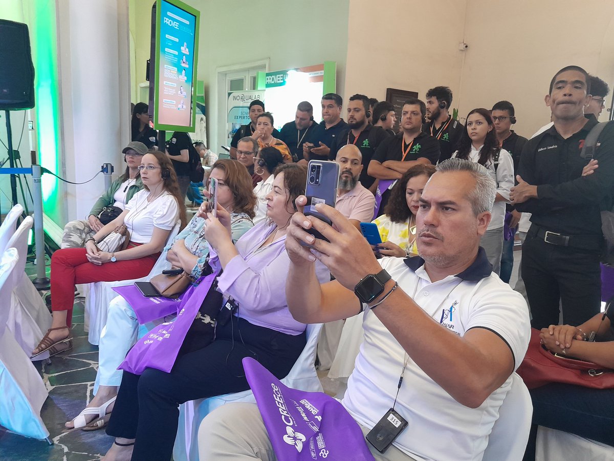 CCBucaramanga's tweet photo. #AEstaHora inicia #ProveeShowroom, el evento de proveeduría y relacionamiento ¡Sin Costo! para la industria Hotelera, Gastronómica y de Alimentos.
Una agenda diseñada por la estrategia de la #CCB: #RutaF y #CREEce, programa de @MincomercioCo @InnpulsaCol y la #UnionEuropea. https://t.co/MJZJ8OpZE2