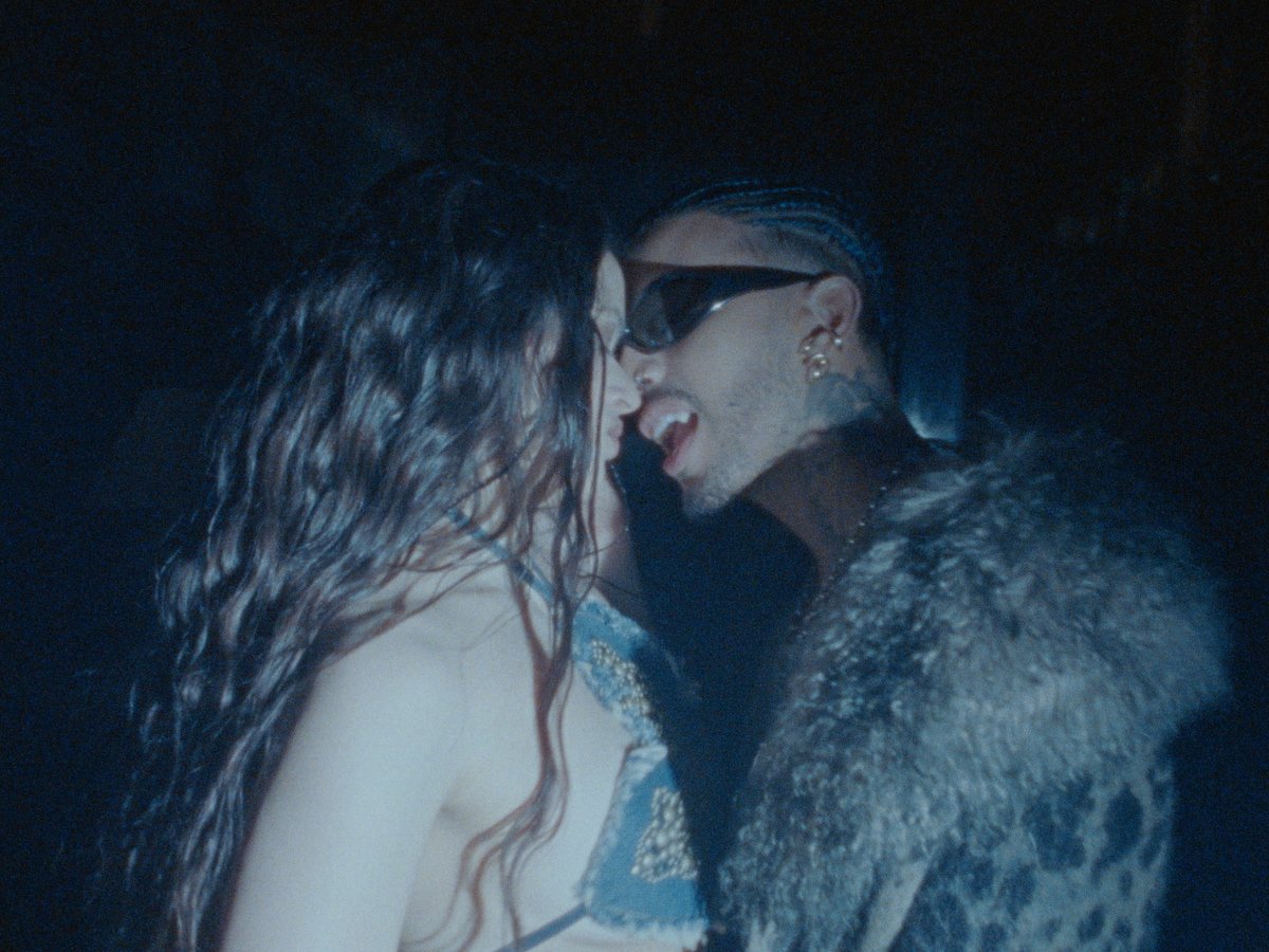 canadacanadacom's tweet photo. 🦇 Frames from 𝓥𝓪𝓶𝓹𝓲𝓻𝓸𝓼 directed by @STAYSTILLZ for ROSALÍA &amp; RAUW ALEJANDRO. Watch it on YouTube and https://t.co/FtBw85uwHH https://t.co/3GctvOpLTD