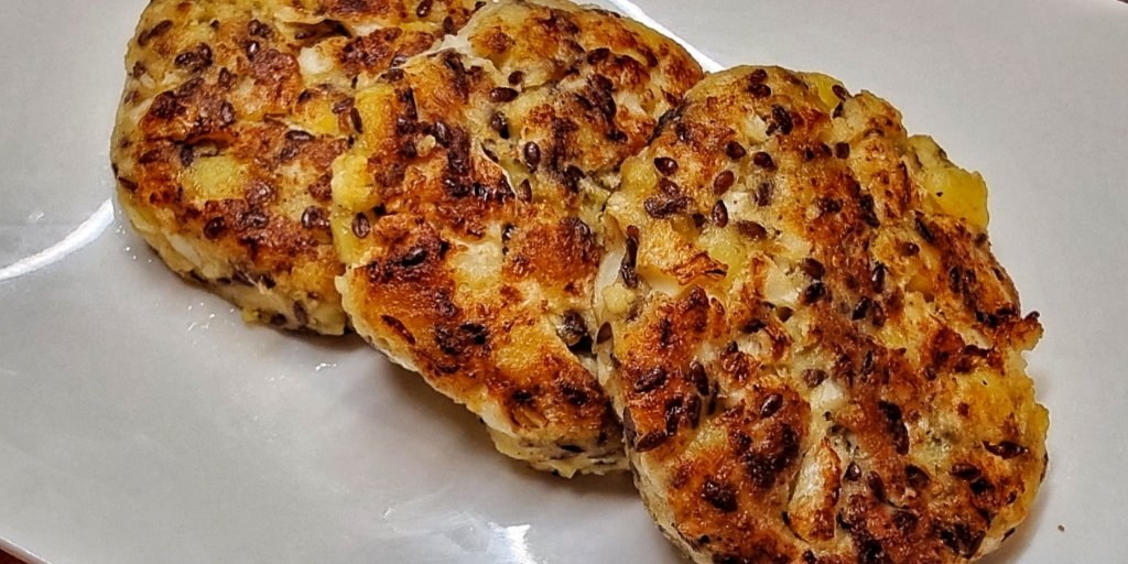 ChefBoyAn1's tweet photo. Chef Boy An making for you:
Cauliflower Flaxseed Patties 😋

#chef #cauliflower #flaxseeds
#RecipeOfTheDay #recipe
#recipes #RecipeforGoldenHour
#recetas #recettes #ricette #Cooking #baking #bakery #healthcare #healthylifestyle
#healthy #HealthyFood
Recipe:https://t.co/5Wgbpz4931 https://t.co/k7w7KtdUrx