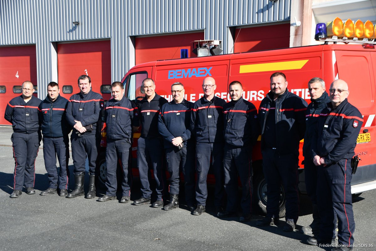 pompiers36's tweet photo. #JeudiPhoto 📸 Maintien et perfectionnement des acquis pour les formateurs secours routier du #SDIS36 (SR).

Au programme ⤵️
🛣️ Balisage sur autoroute avec la #DIRCO
🚚 Encastrement sous un poids lourd, levage et stabilisation avec l'unité de sauvetage et de recherche (#USAR). https://t.co/KO8iMjhrC4