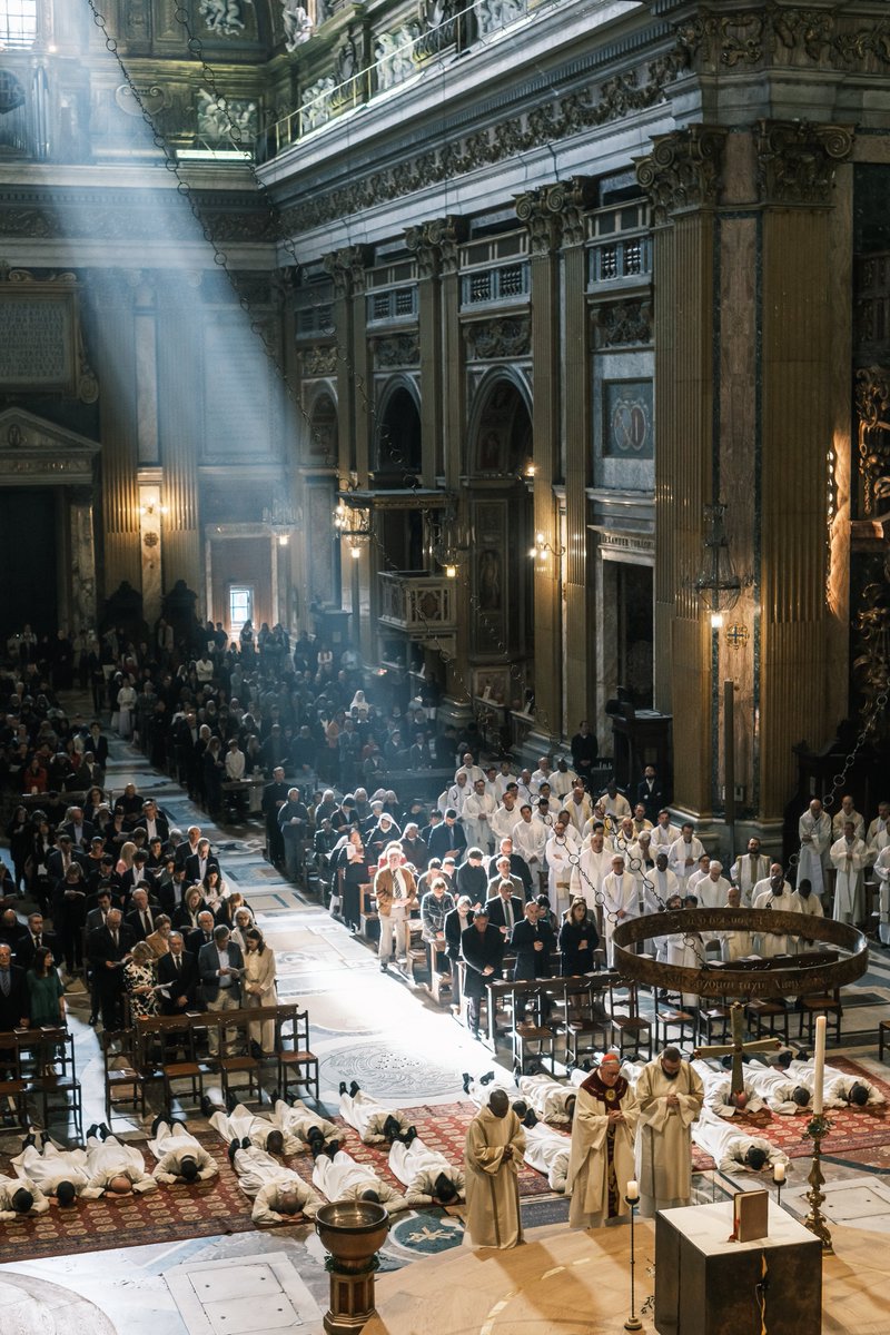 JesuitsGlobal's tweet photo. 20 Jesuit scholastics from 16 provinces were ordained as deacons in Chiesa del Gesù, Rome on 11 April 2023 by Cardinal Jean-Claude Hollerich, Archbishop of Luxembourg. Congratulations and God's blessings as they commit themselves to love and serve people. https://t.co/cHUGJd7k0r