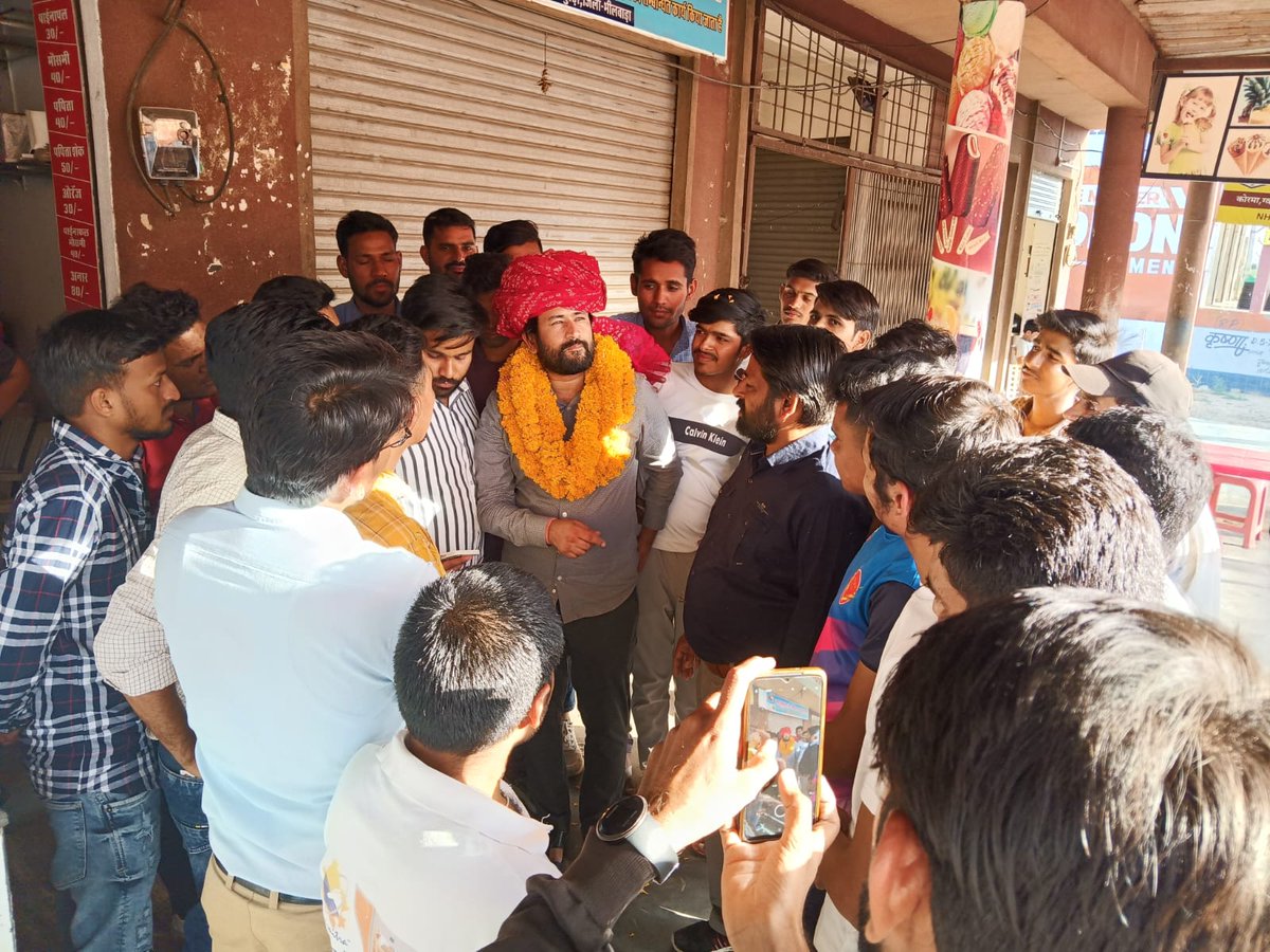 Upen Yadav (मोदी का परिवार) tweet media