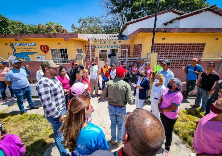 CumanacoaNews's tweet photo. #TipsDeCumanacoa
🔹️A #2años de haberse derrumbado parte del techo del ambulatorio de #LasPiedras de Cocollar, gobernador #GilbertoPinto promete su reparación.
🔹️También #prometió reparar baños de la #Escuela de esa localidad. Veremos!!!
@CumanacoaNews @MatosGa1 👇 https://t.co/tpR3wUrDi7