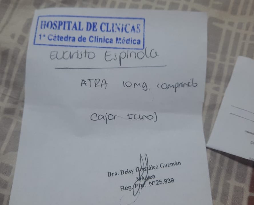 MariaEspinolaC's tweet photo. Hola gente de tw, mi papá esta pasando por un momento dificil y estamos tratando de hacer frente a todo y no estamos consiguiendo los siguientes medicamentos Vesanoid 10mg, si alguien conoce alguna fundación o la manera de conseguirlos les agradeceriamos que nos contacten🙏 https://t.co/twHVvfAW2x