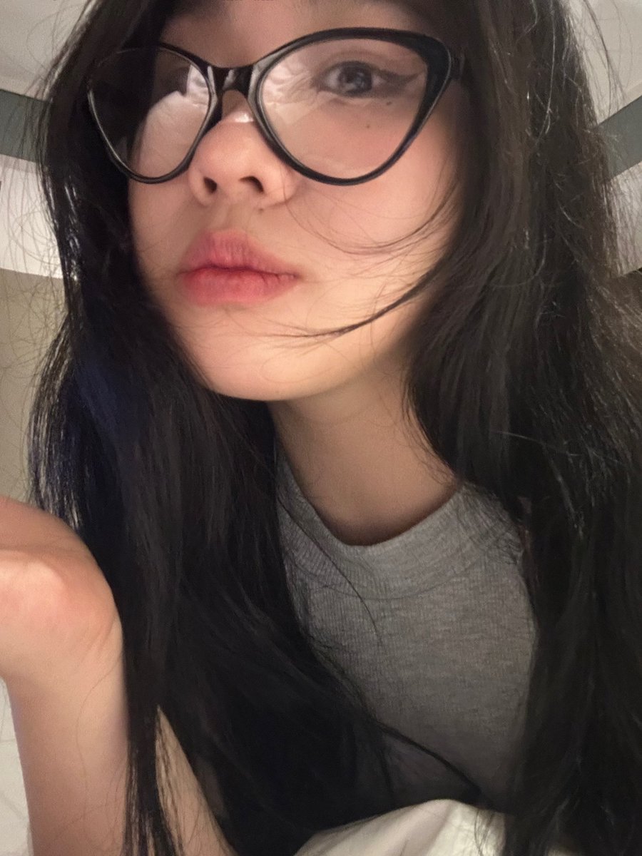 xiaonaibb's tweet photo. 🦷🦷 https://t.co/c0CEUqdbrh