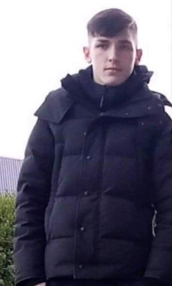 VirginMediaNews's tweet photo. Have you seen Michael Connors (17)? 
 
#Missing from #Crumlin #Dublin12 since March 8th 
 
Description: 
▪️6' 2" 
▪️Average build
▪️Black hair 

Last seen wearing:
▪️Black Northface tracksuit 
▪️Black Yeezy trainers

Anyone with information is asked to contact #Gardaí 
 
#VMNews https://t.co/NnCJy3A1A2