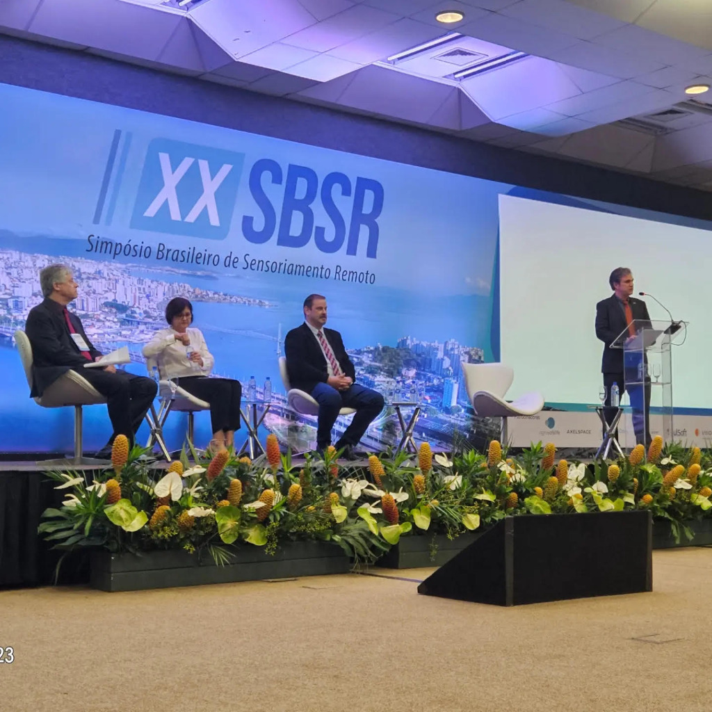 inpe_mcti's tweet photo. O XX SBSR – Simpósio Brasileiro de Sensoriamento Remoto aconteceu em Florianópolis/SC de 02 a 05 de abril de 2023 com a participação de mais de 1100 acadêmicos e expositores da área de Observação da Terra e Geoinformática. 
Saiba mais em nosso site, link na bio. https://t.co/8Uv88Oybah