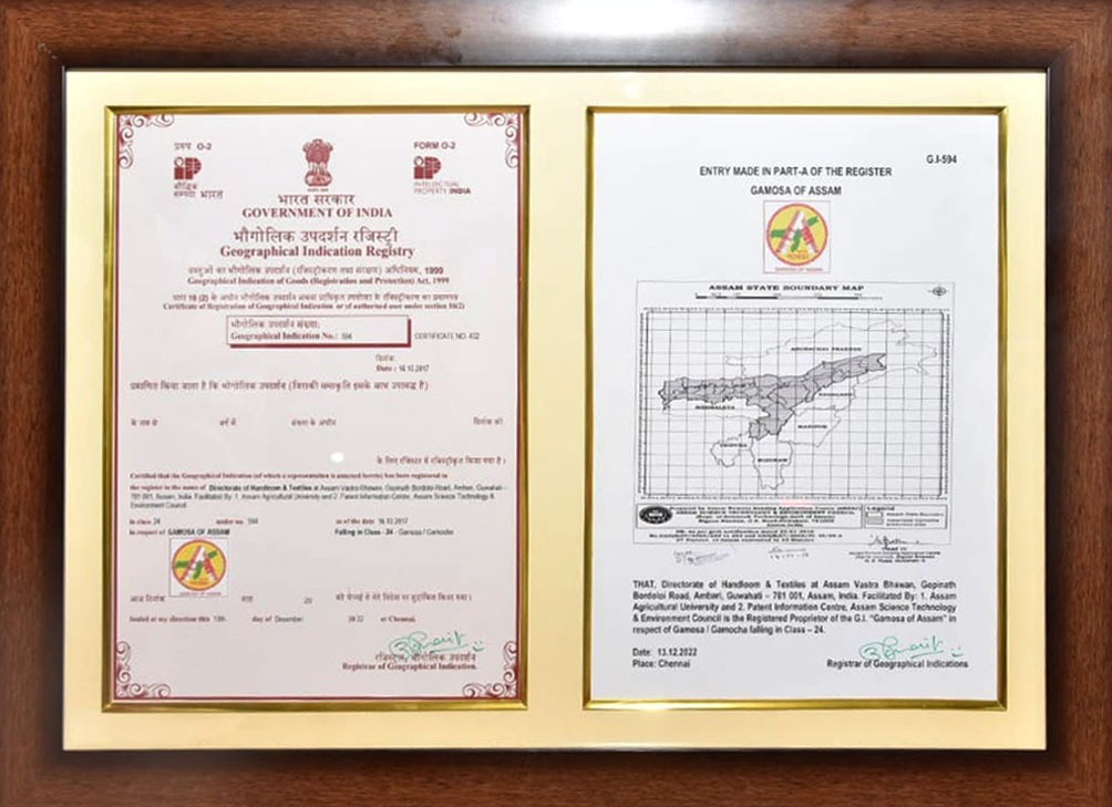 himantabiswa's tweet photo. The Gamosa is the quintessential symbol of Assam's heritage and a pride of our State.

Bohag Bihu got even more special for all 3.5 cr people of Assam, as on their behalf I formally received the Geographical Indication (GI) tag certificate for the Gamosa. (1/2) https://t.co/GOrfo2Rhj9