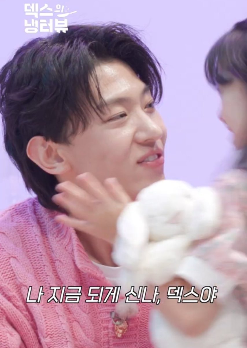 MyGirlHyeonsoo's tweet photo. Jinyoung is such a husband material I'm sorry his future wife is gonna be so lucky to have someone like him. It's not that easy to create a good bond with kids that fast but she looks so happy and comfy with him. I'm so excited for this ep 
#Singlesinferno2 https://t.co/ZjeL4mVGgx