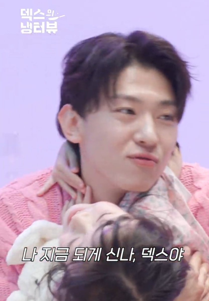 MyGirlHyeonsoo's tweet photo. Jinyoung is such a husband material I'm sorry his future wife is gonna be so lucky to have someone like him. It's not that easy to create a good bond with kids that fast but she looks so happy and comfy with him. I'm so excited for this ep 
#Singlesinferno2 https://t.co/ZjeL4mVGgx