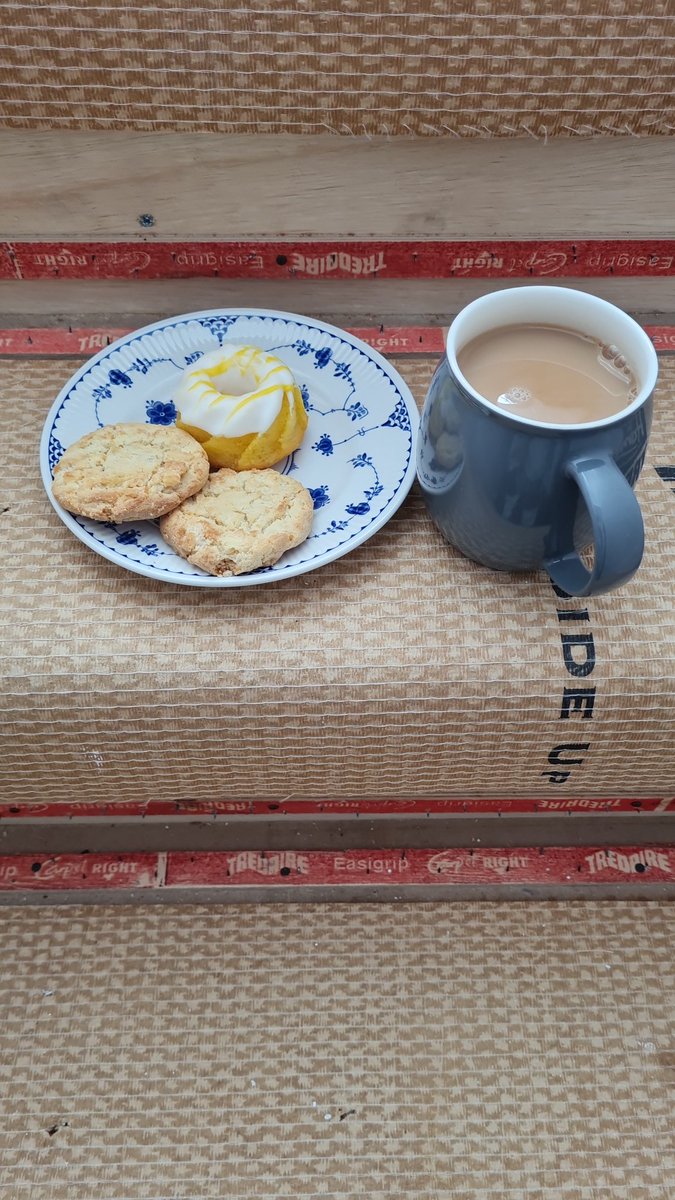 leicesterwhite's tweet photo. How the afternoon cuppa should look when you have a tradesman in the house people π#starcustomer https://t.co/ZfNrXWp0WT