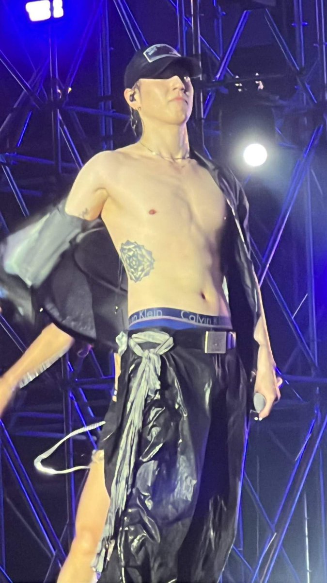 EASYEXPRESS0's tweet photo. nah cuz he's insane for this🥵 https://t.co/H1HctYEt9T