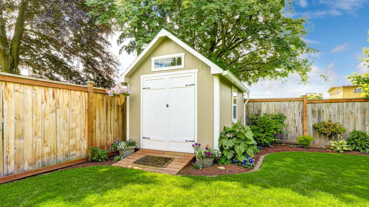 Did you know that a vulnerable shed can make your home an easy target for theft? Protect your property and prevent burglars from using your shed as a gateway with our latest blog post. Discover 5 essential tips to secure your shed and safeguard your home: securityonealarm.com/blog-shed/
