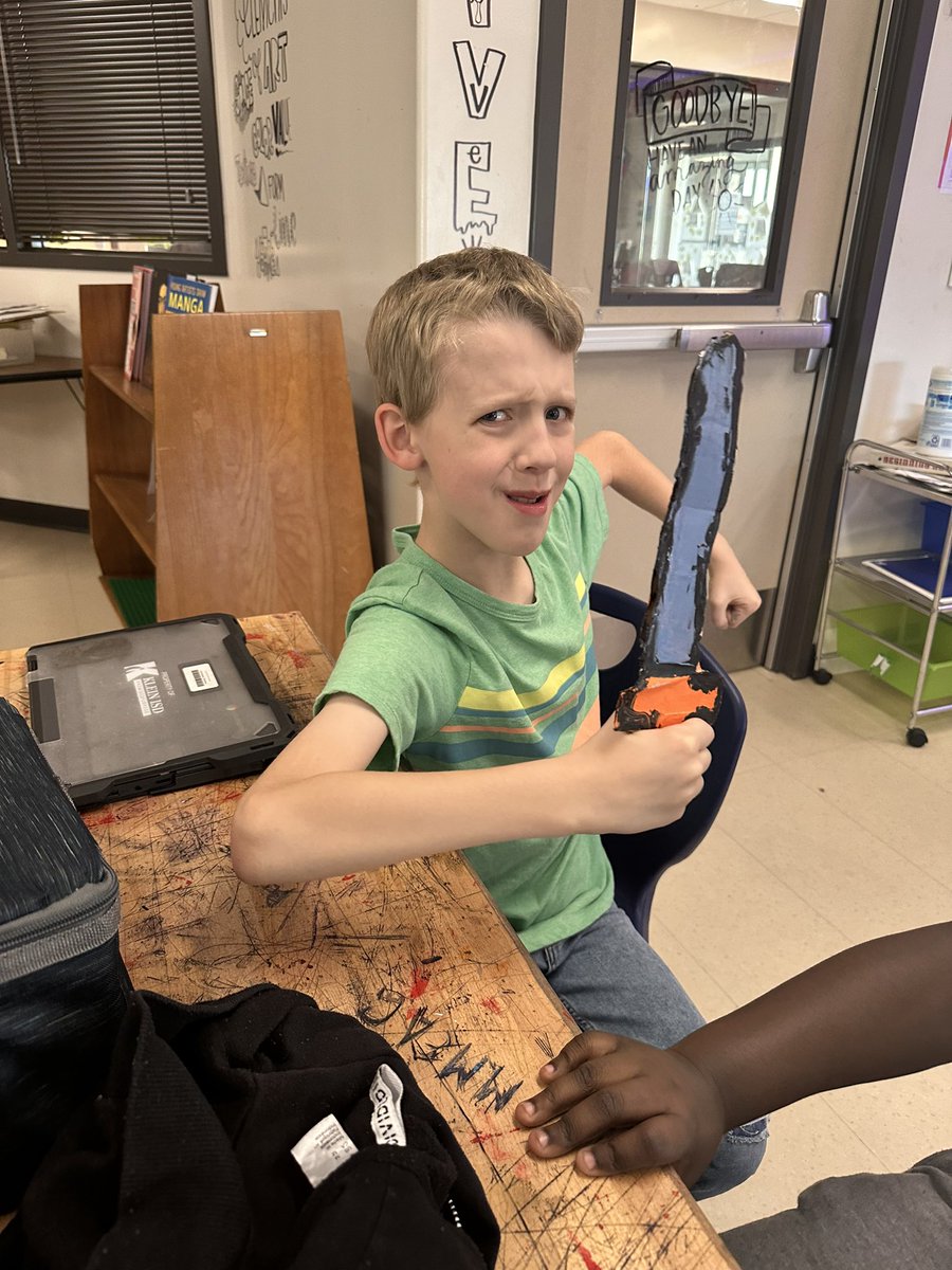 MsRiveira's tweet photo. This week in #artclass- as reward for great behavior and all work being turned in on time, students get to create #papermache swords! Students sketch their ideas, measure, cut and create all on their own! The #creativity has been amazing! https://t.co/IVUEqFnVV2