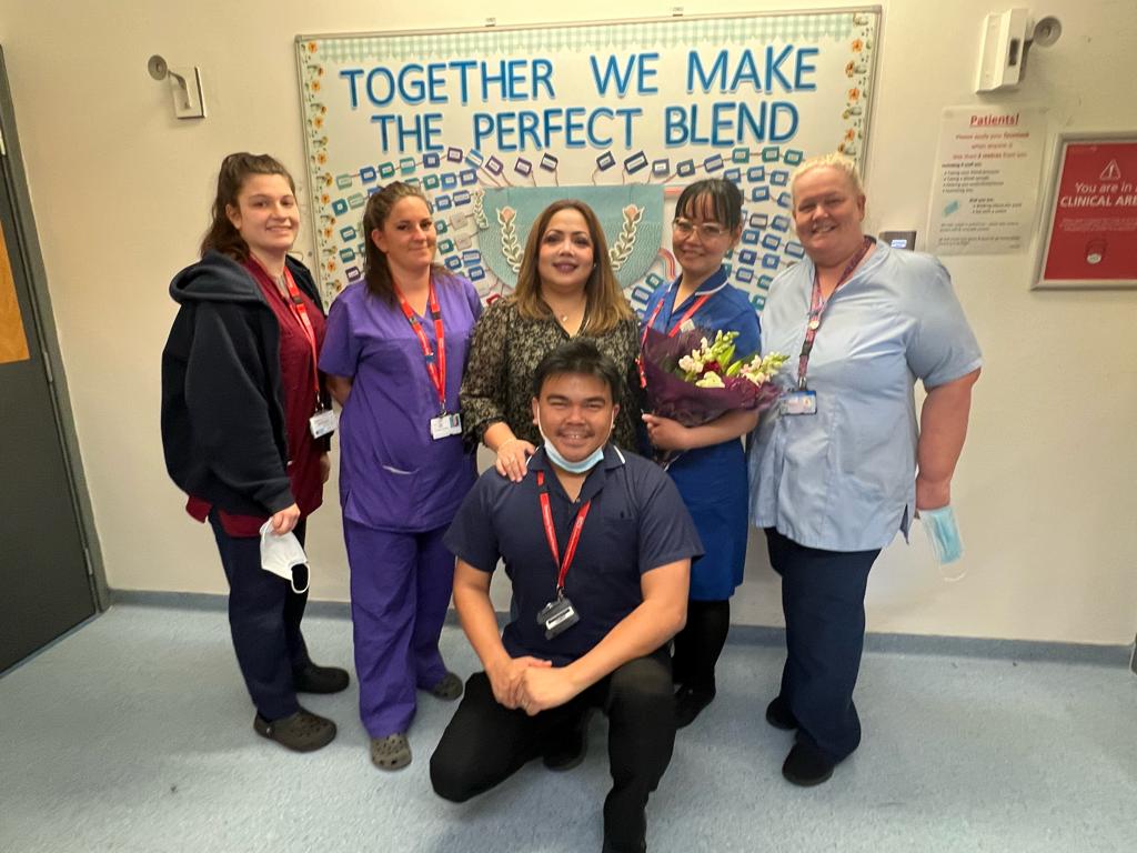 M. Reina Thomson tweet media