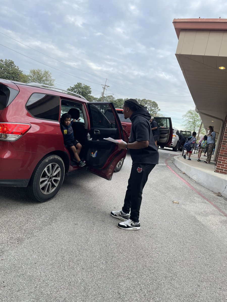 Another day, another school! These guys had the drop off lines running smooth at University Heights Elementary before the school’s big Field Day! 🚙✋ Appreciate all of our guys taking time this week to give back!