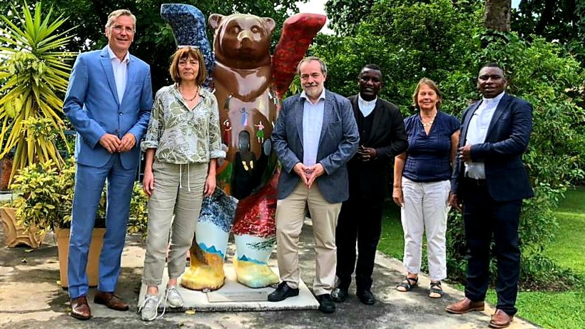 Visite d'une délégation de la diocèse d'Eichstätt 🇩🇪 chez ses partenaires de la diocèse de Gitega🇧🇮. Amitié et coopération depuis presque un demi siècle 👏! Au coeur de la discussion: défi démographique pour le développement économique et la paix sociale au Burundi. <a href="/Gerhard_Rott/">Gerhard Rott</a>