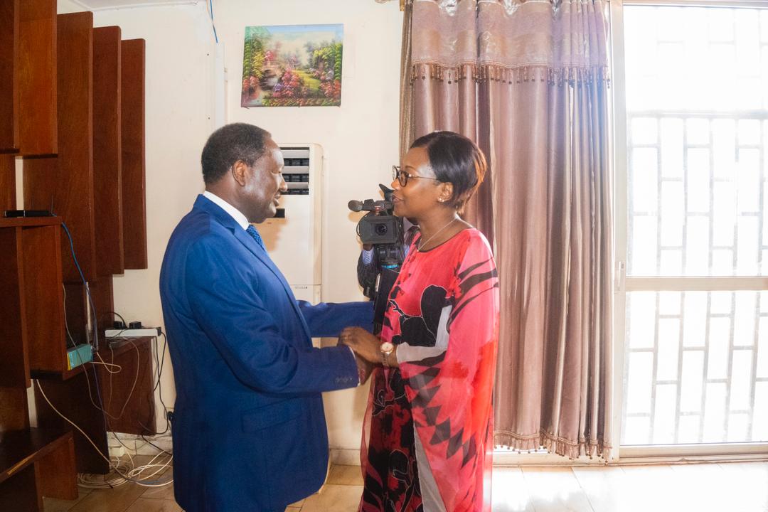 SylvieBAIPO_RCA's tweet photo. #Diplomatie RCA🇨🇫
Entretien avec le Représentant du SG Nations Unies pour l'Afrique Centrale, Chef UNOCA, Monsieur Abdou ABARRY.

La situation sécuritaire de la sous-région, et les défis de la RCA à l'ordre du jour de nos échanges.

Merci pour nos échanges toujours de qualité https://t.co/yRMc760rXz