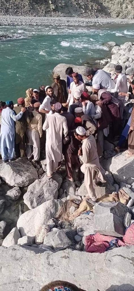 MalikAfreen_'s tweet photo. سانحہ کندیا 
 اپر کوھستان تحصیل کندیا گاڑی حادثے میں قیمتی جانوں کے ضیاع پر دلی دکھ ہوا. 
اللہ پاک مرنے والوں کو جنت الفردوس میں اعلی مقام نصیب فرمائے اور لواحقین کو صبر وجمیل عطا فرمائے .
(آمین) https://t.co/OU9bNfFXaR