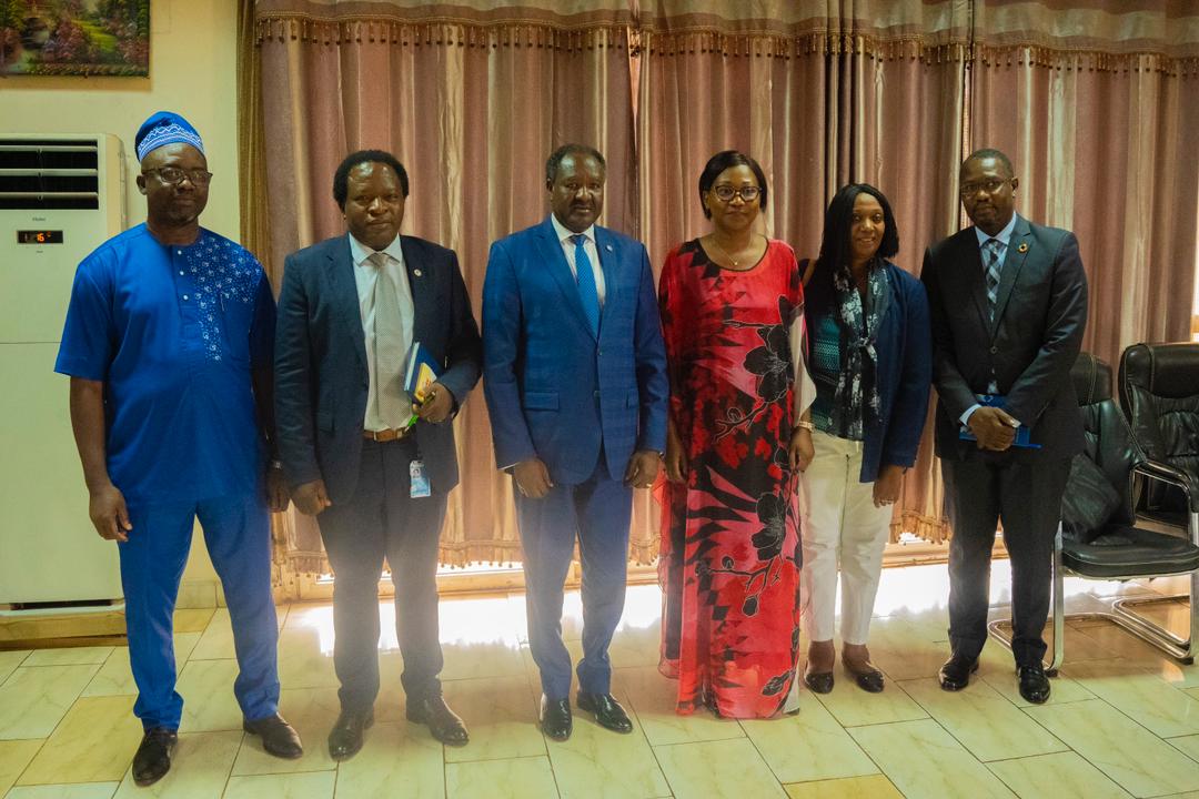 SylvieBAIPO_RCA's tweet photo. #Diplomatie RCA🇨🇫
Entretien avec le Représentant du SG Nations Unies pour l'Afrique Centrale, Chef UNOCA, Monsieur Abdou ABARRY.

La situation sécuritaire de la sous-région, et les défis de la RCA à l'ordre du jour de nos échanges.

Merci pour nos échanges toujours de qualité https://t.co/yRMc760rXz
